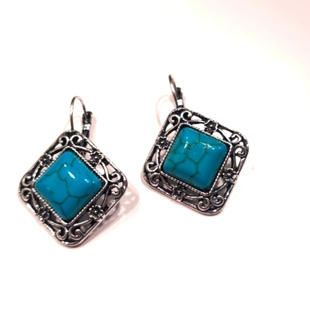 Vintage TURQUOISE STONE EARRINGS